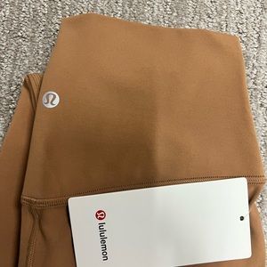 NWT Lululemon Align HR crop 21’ size 6. Brand New!Never Worn!! Got it as a gift.